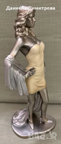 Елегантна дама от полирезин, снимка 5 - Статуетки - 48940960