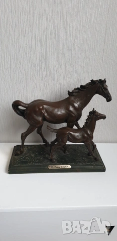 Винтидж скулптура на кон и жребче