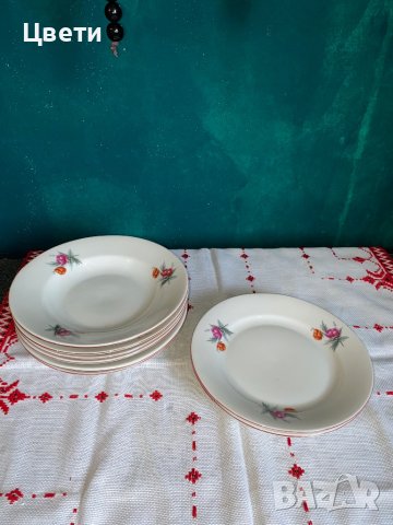 Порцеланови чинии - 8 броя , снимка 1 - Антикварни и старинни предмети - 39899700