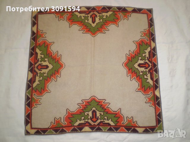 Ръчно бродирана квадратна  покривка лен многоцветна бродерия, снимка 3 - Антикварни и старинни предмети - 33721345
