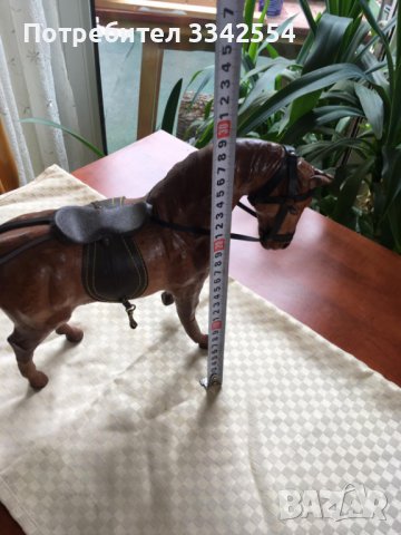 КОН СУВЕНИР ПРЕСОВАНА КОЖА БЕЗ ЗАБЕЛЕЖКИ