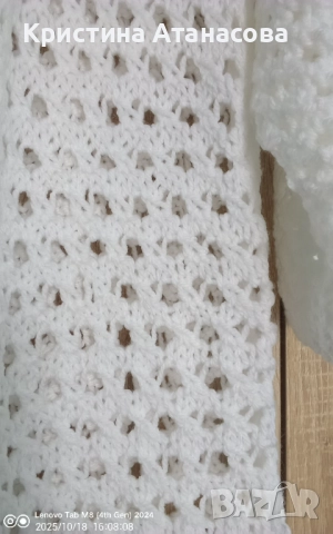 Елегантна ръчно плетена жилетка в класически бял цвят 🤍, снимка 2 - Жилетки - 52161698