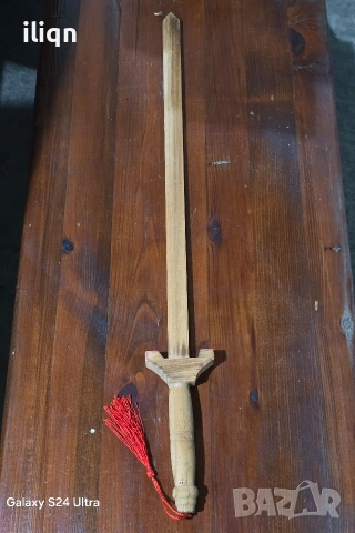 Дървен нов меч сувенир. Цена 4,99 евро. За Севлиево безплатна доставка. , снимка 2 - Антикварни и старинни предмети - 53917870