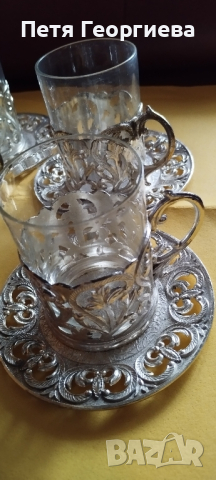 Стъклени чаши за кафе върху сребърни подстакани и чинийки, снимка 2 - Чаши - 44747773