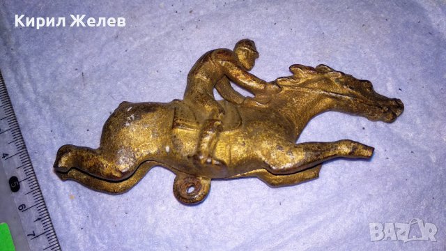 МНОГО СТАРА ЧУГУНЕНА БРОНЗИРАНА ФИГУРА на КОННИК ЖОКЕЙ ХУДОЖЕСТВЕНА МАЙСТОРСКА РЯДКА ИЗРАБОТКА 34157, снимка 3 - Колекции - 38892552