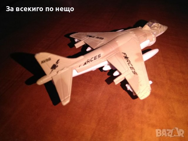 Макет на изтребител AV 8B Maisto, снимка 4 - Колекции - 38052001