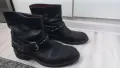 Черни ежедневни боти , снимка 2
