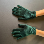 Къси дамски елегантни ръкавици от зелен плюш 8646, снимка 5