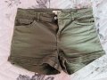 Зелени къси гащи H and M, снимка 1 - Къси панталони и бермуди - 37205018