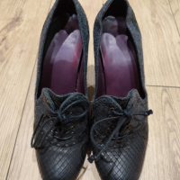 Обувки Stuart Weizmann , снимка 2 - Дамски обувки на ток - 44516635
