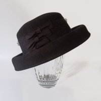 Елегантна дамска черна зимна шапка с широка периферия, ретро стил, 100% вълна, федора, снимка 1 - Шапки - 39549212