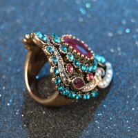 Винтидж пръстен с голям цирконий и множество кристали, снимка 4 - Пръстени - 31866989