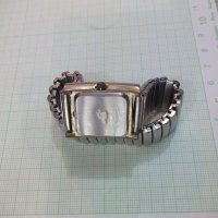 Часовник ръчен дамски кварцов с разтегателна верижка работещ, снимка 4 - Дамски - 30220941