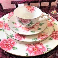 Красиви чаши за кафе с цветя от костен порцелан, снимка 16 - Сервизи - 33270333