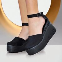 Сандали на платформа - черен велур с черно ходило - 140K, снимка 1 - Дамски ежедневни обувки - 33991208