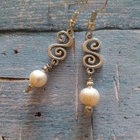 Красиви обеци с Истински Перли и нежни орнаменти в цвят Сребро., снимка 2 - Обеци - 29821610