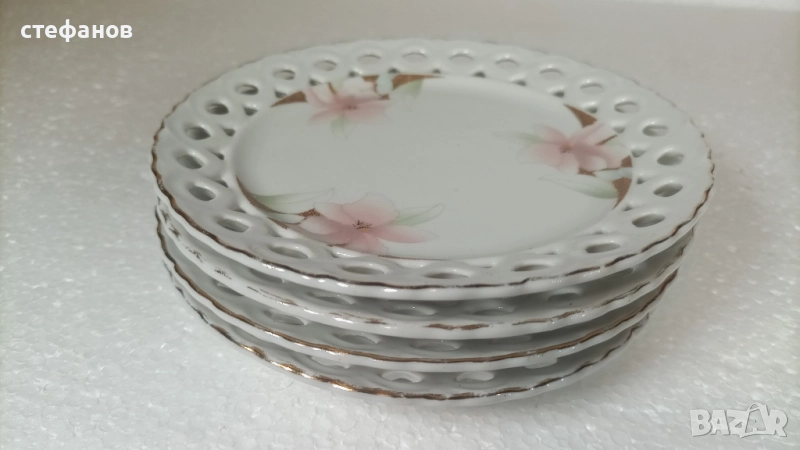 Порцеланови чинийки, рязан порцелан на Изида, 4 бр, снимка 1