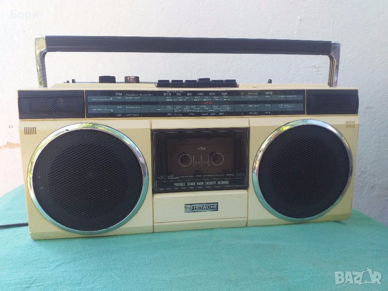HITACHI TRK 6830 E Радиокасетофон бял, снимка 1