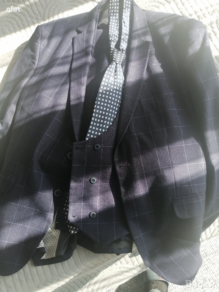 мъжки костюм кариран тъмно син много запазен , снимка 1