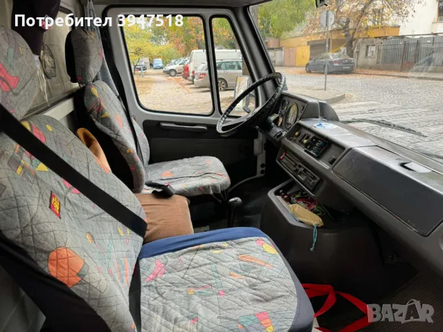 Продавам товарен бус  Mercedes 210D, снимка 4 - Бусове и автобуси - 47816461