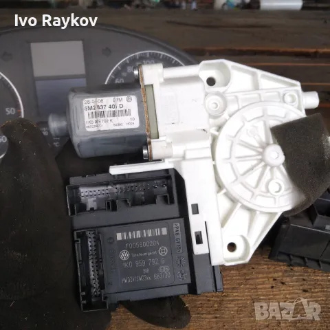 Машинка ел стъкло предeн ляв 1K0959793G за VW Golf V, снимка 2 - Части - 49388253