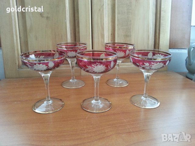 Стари стъклени чаши  