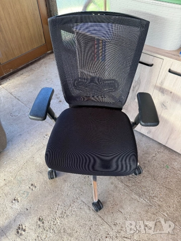 Продавам офис стол Sidiz T50