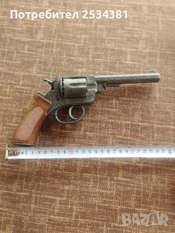 Стари метални капсови пистолети 