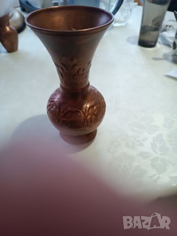Стара ръчно изработена медна ваза