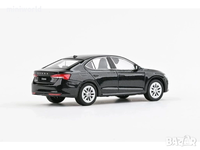 Skoda Octavia IV FL 2024 - мащаб 1:43 на Abrex моделът е нов в PVC дисплей-кейс, снимка 2 - Колекции - 52404065