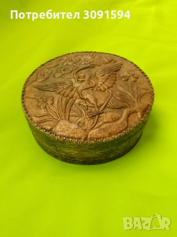 релефна медна посребрена кутия за бижута с огледало възрожденски стил