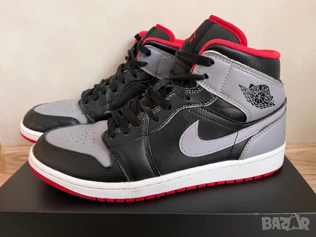 ОРИГИНАЛНИ Nike Air Jordan 1 mid в размер EUR42, снимка 2 - Маратонки - 52425732