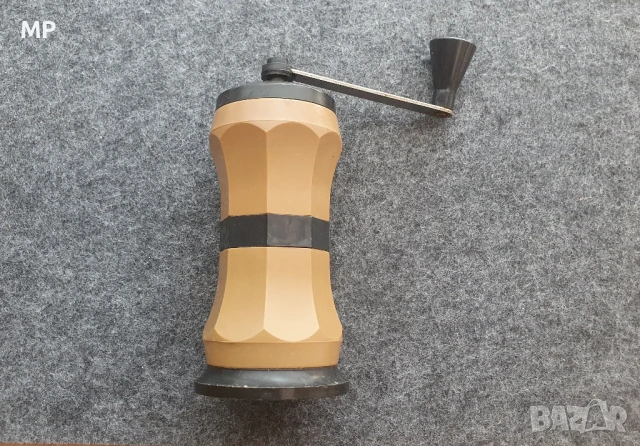 Мелачка за черен пипер 