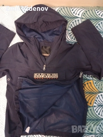 NAPAPIJRI geographic ветровка, снимка 2 - Спортни дрехи, екипи - 52213825