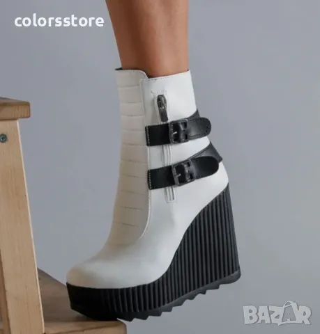 Боти на платформа - бяла кожа с черно ходило - B2001