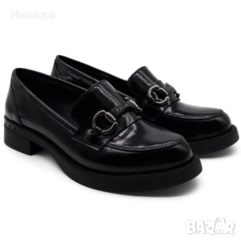 Дамски мокасини от естествен лак с декоративна тока