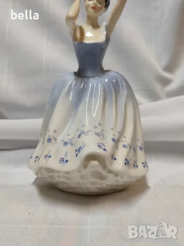 Оригинална порцеланова статуетка на световноизвестната английска марка Royal Doulton-Sheila., снимка 7 - Статуетки - 55763682