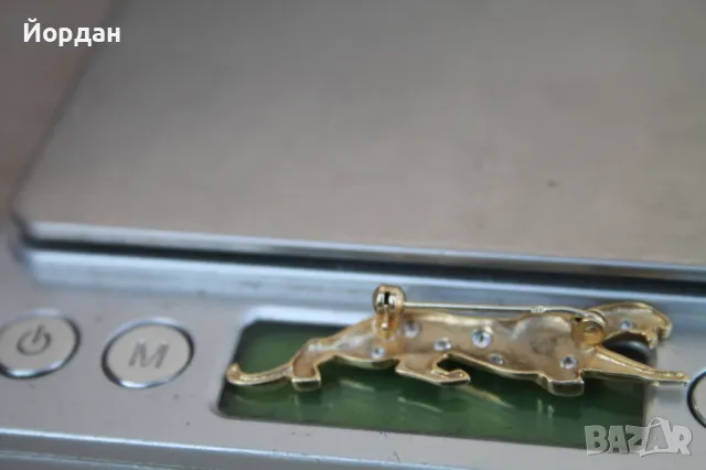 Златна брошка пума , снимка 4 - Колиета, медальони, синджири - 49415073