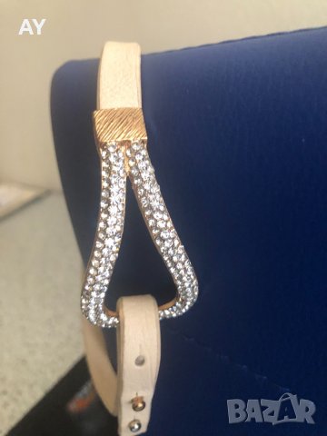 Дамско колие с камъни и кожа