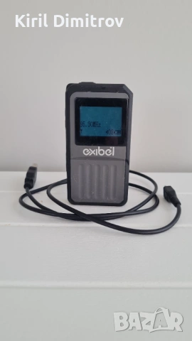 Малко джобно радио за слушалки с монохромен дисплей