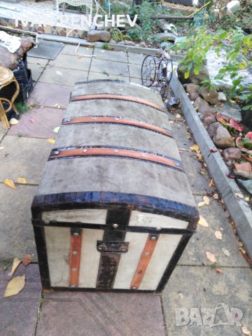 Продавам сандък старинен много запазен ДИЗАЙНЕРСКИ,  уникален голям размер ЗА ВСИЧКО !, снимка 4 - Скринове - 40713336