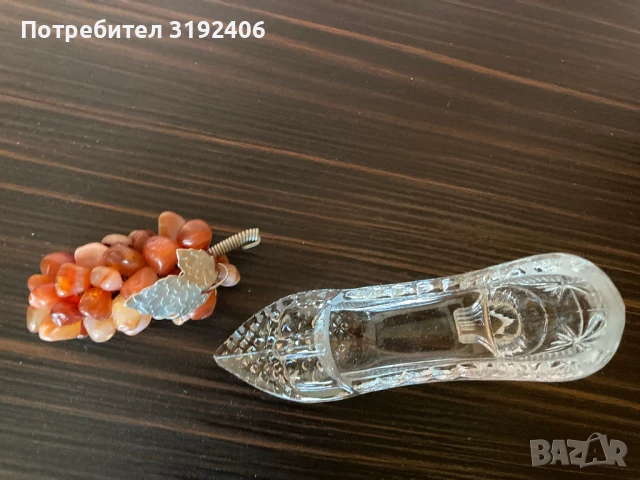 Грозд от естествен кехлибар и пантофка от чешки кристал, перфектно състояние, снимка 4 - Декорация за дома - 50648422