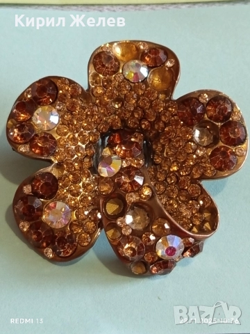 Винтидж брошка с флорален мотив обсипана с кафяви и цветни кристали Hollycraft 52173, снимка 6 - Колиета, медальони, синджири - 52570529