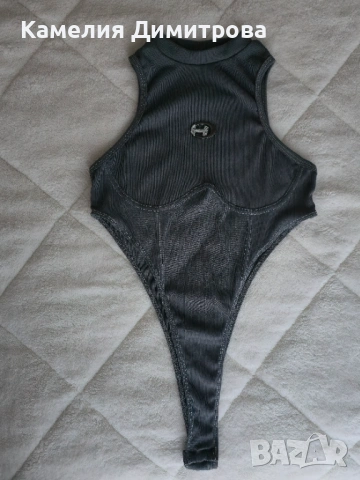 Сиво спортно боди с високо деколте