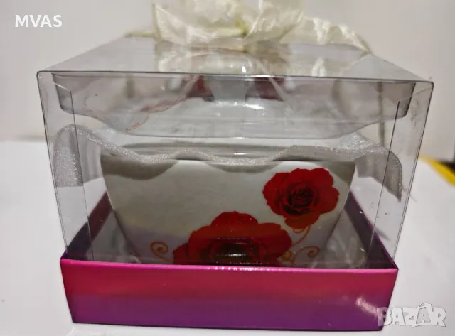 Нов сервиз за кафе за Двойка 2 чашки чинийки лъжички и захарница Червени рози Свети Валентин, снимка 3 - Романтични подаръци - 48263474