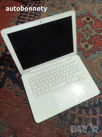 Apple MacBook 13 (края 2009) White Unibody + Оригинално зарядно и чанта