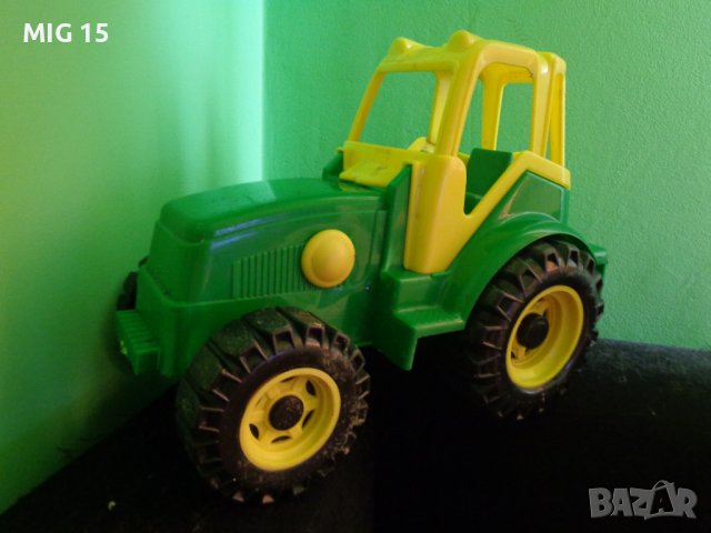 Играчка трактор с ремарке, снимка 2 - Коли, камиони, мотори, писти - 37721382