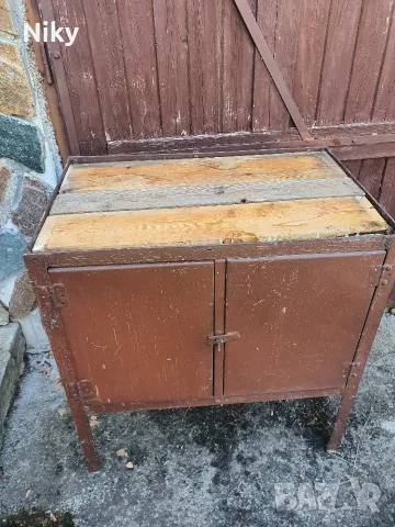 Метален шкаф 75х70х45 см.