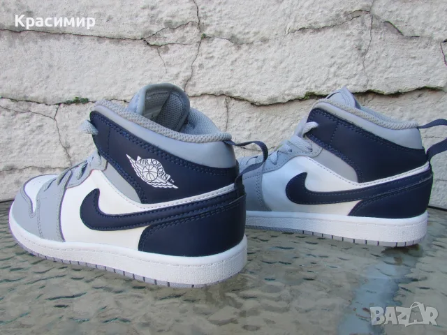 Детски маратонки Nike Air Jordan 1 Mid , снимка 4 - Детски маратонки - 56239375