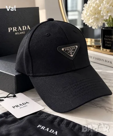 Шапка с козирка Prada 